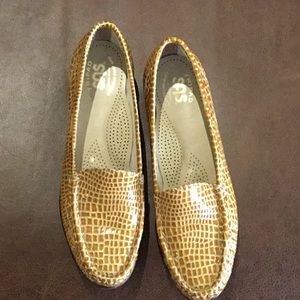 SAS Simplify Loafer Womens N Gold Croc Leather Slip On Tripad Comfort Flat USA